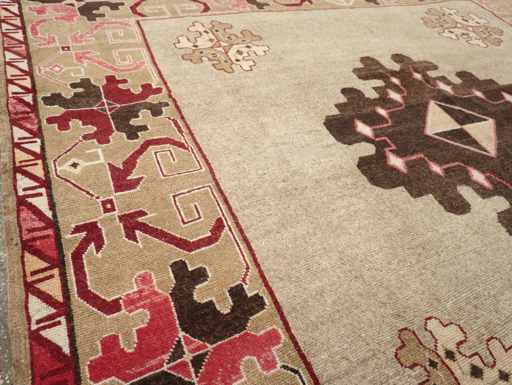 Vintage Turkish Anatolian Square Room Size Carpet, No.33197 - Galerie Shabab