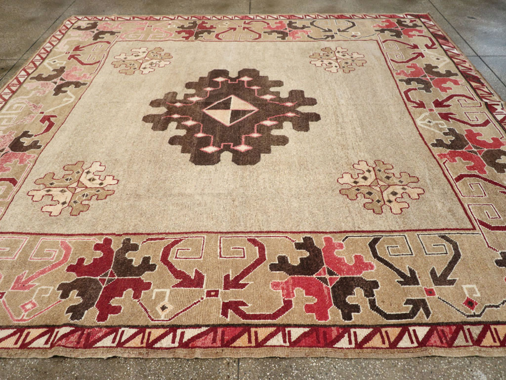 Vintage Turkish Anatolian Square Room Size Carpet, No.33197 - Galerie Shabab