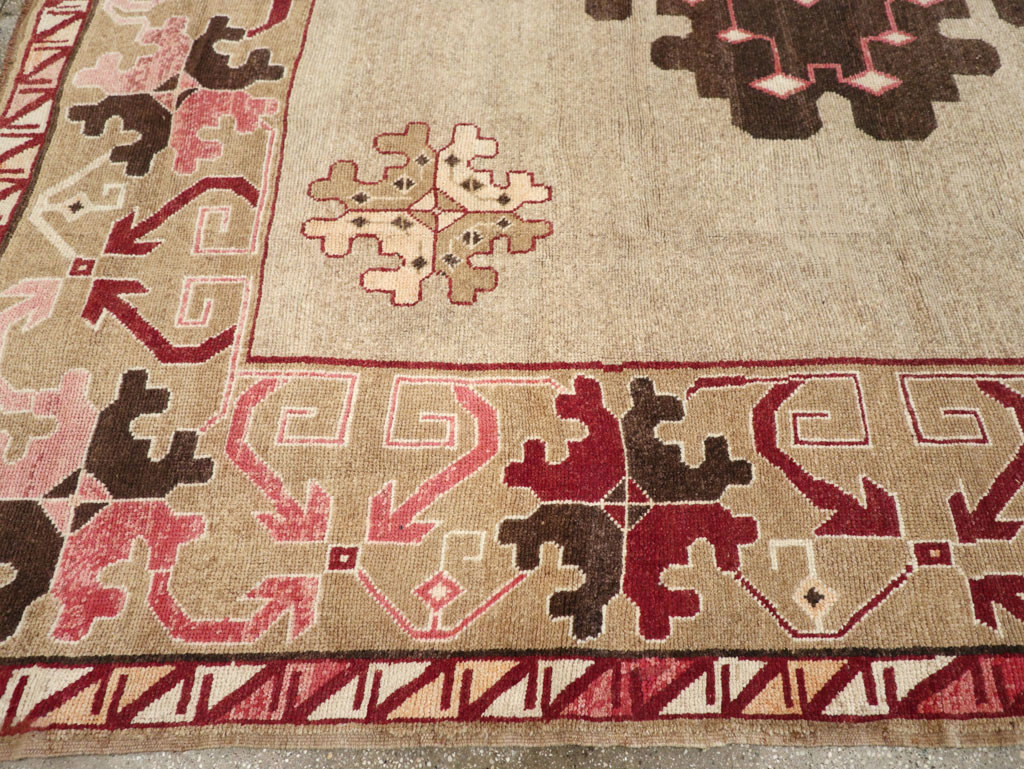 Vintage Turkish Anatolian Square Room Size Carpet, No.33197 - Galerie Shabab