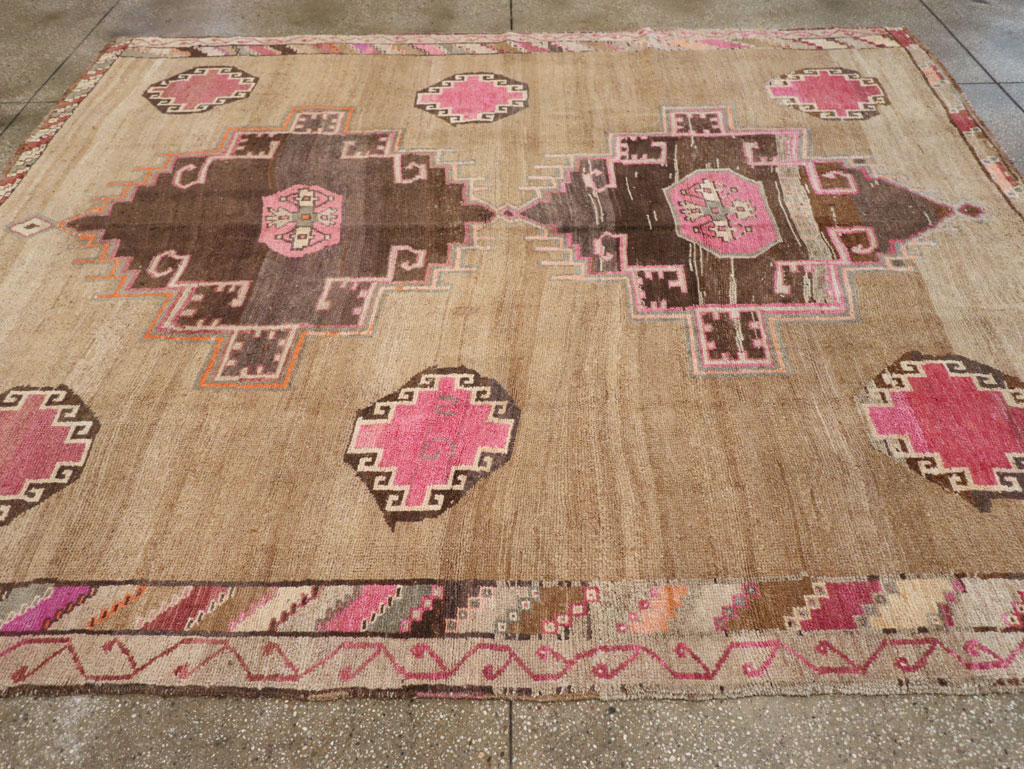 Vintage Turkish Anatolian Room Size Carpet, No.33198 - Galerie Shabab