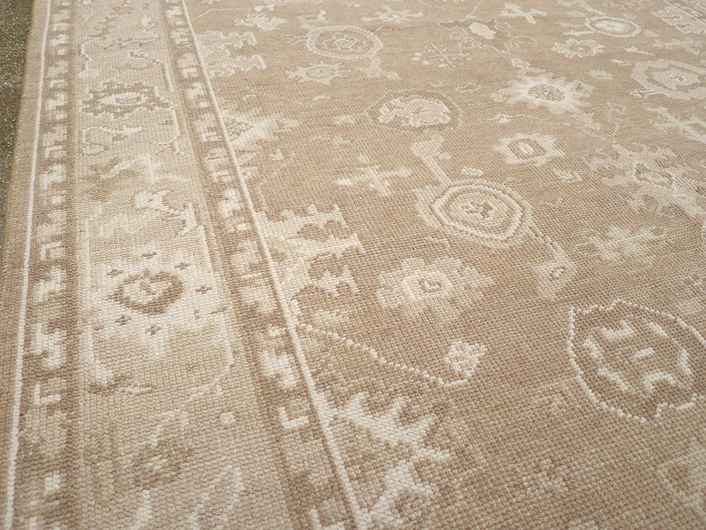 Modern Turkish Oushak Accent Carpet, No.33213 - Galerie Shabab