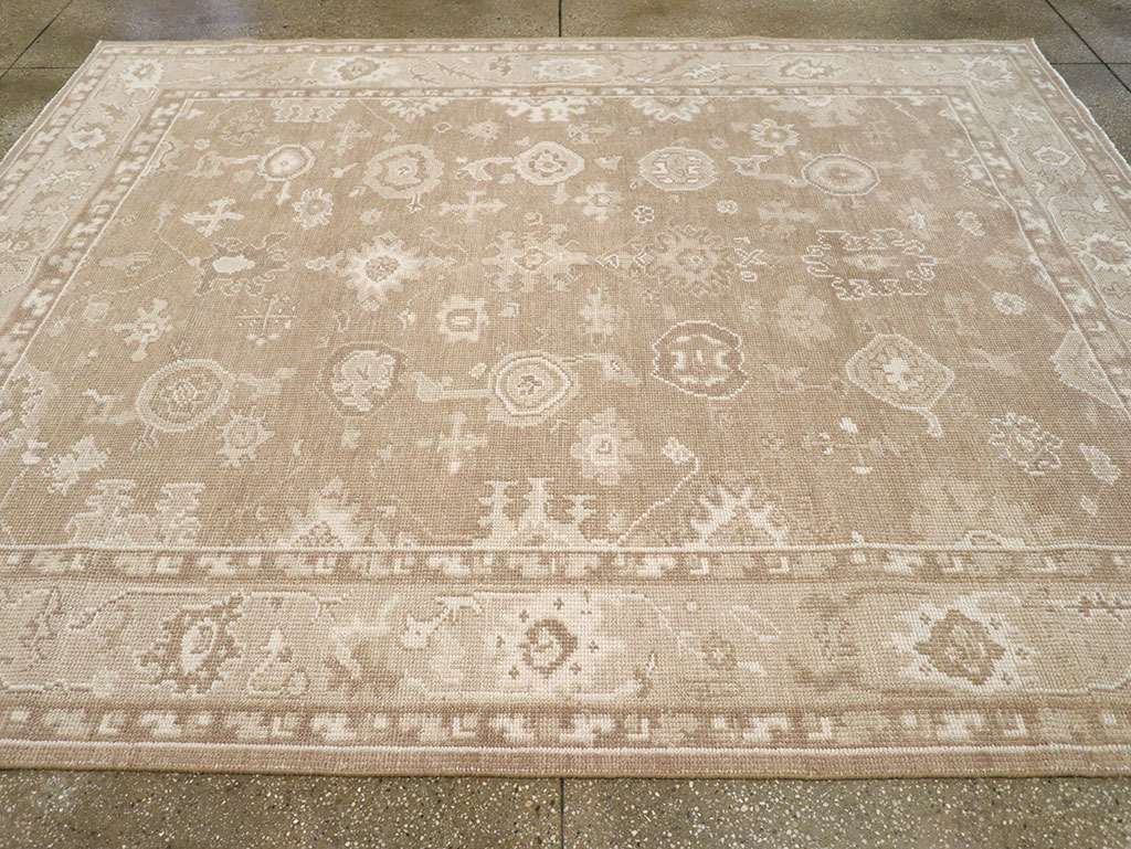 Modern Turkish Oushak Accent Carpet, No.33213 - Galerie Shabab