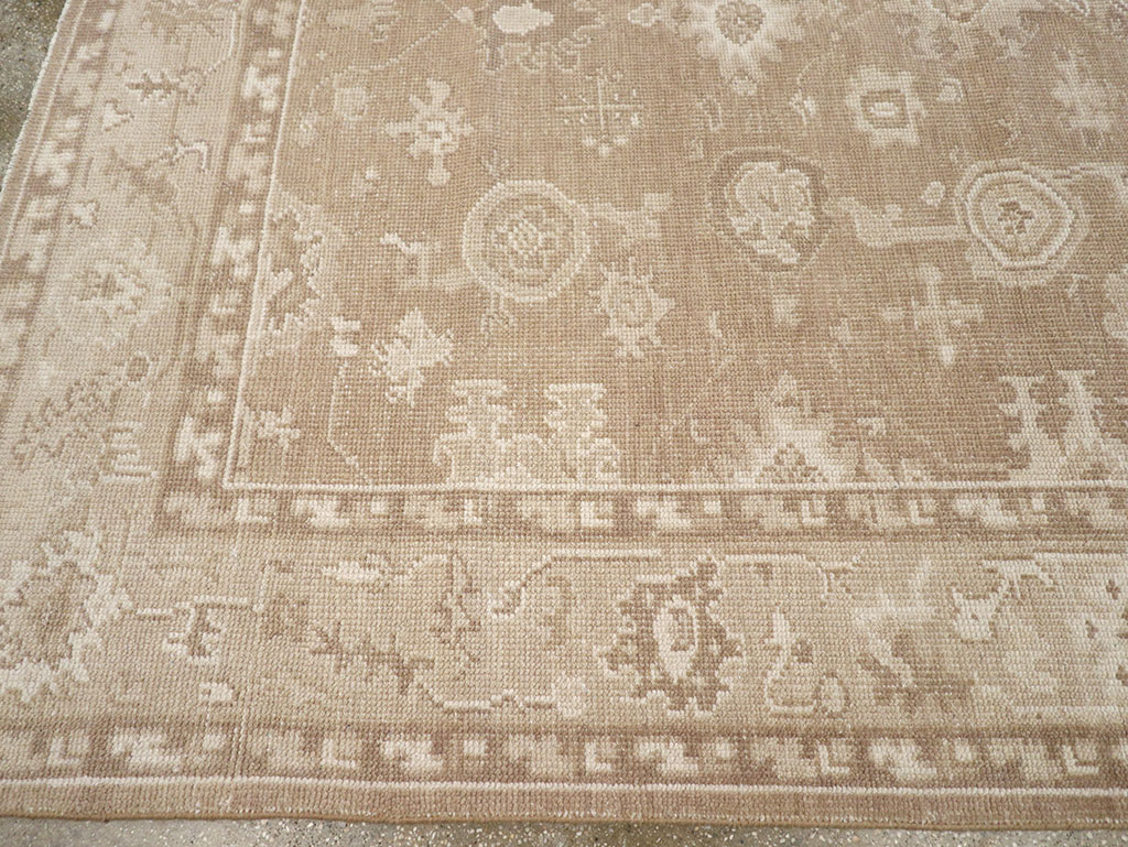 Modern Turkish Oushak Accent Carpet, No.33213 - Galerie Shabab