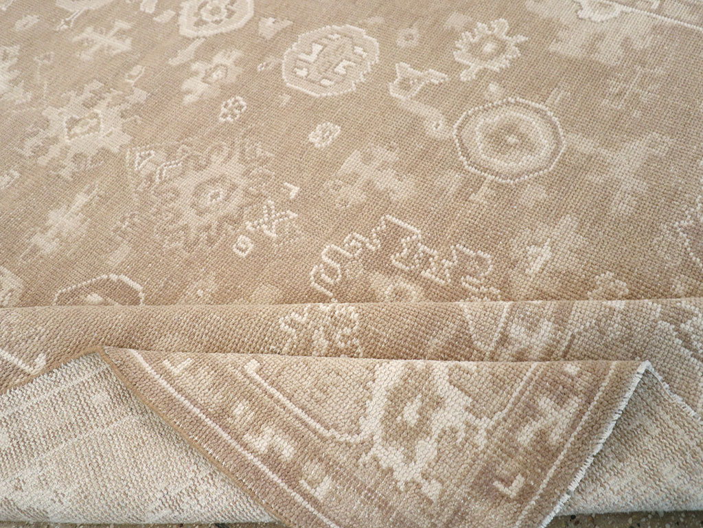 Modern Turkish Oushak Accent Carpet, No.33213 - Galerie Shabab
