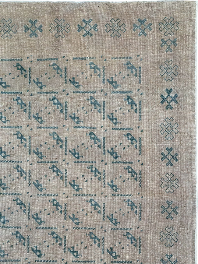 Vintage Turkish Anatolian Room Size Carpet, No.33238 - Galerie Shabab