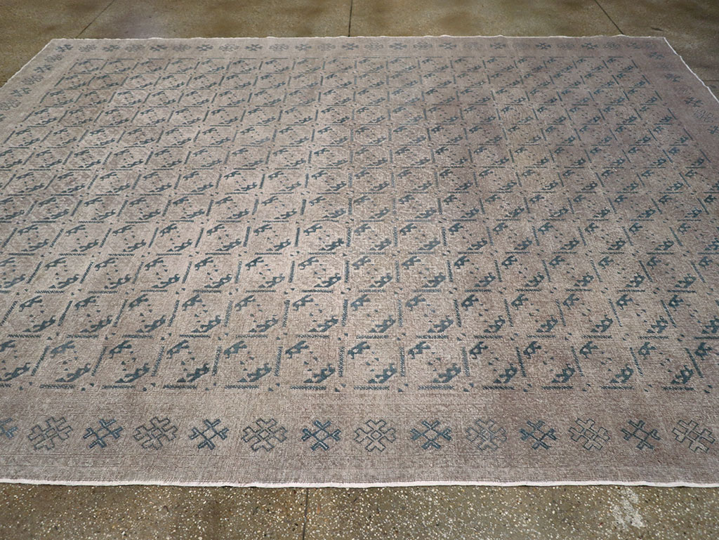 Vintage Turkish Anatolian Room Size Carpet, No.33238 - Galerie Shabab