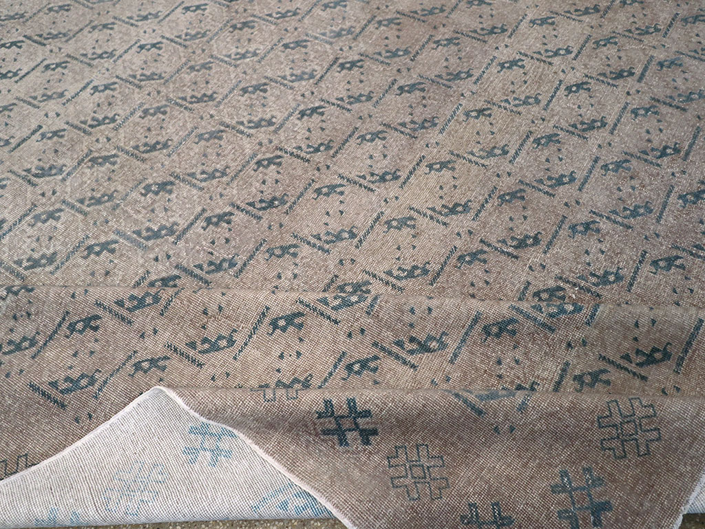 Vintage Turkish Anatolian Room Size Carpet, No.33238 - Galerie Shabab