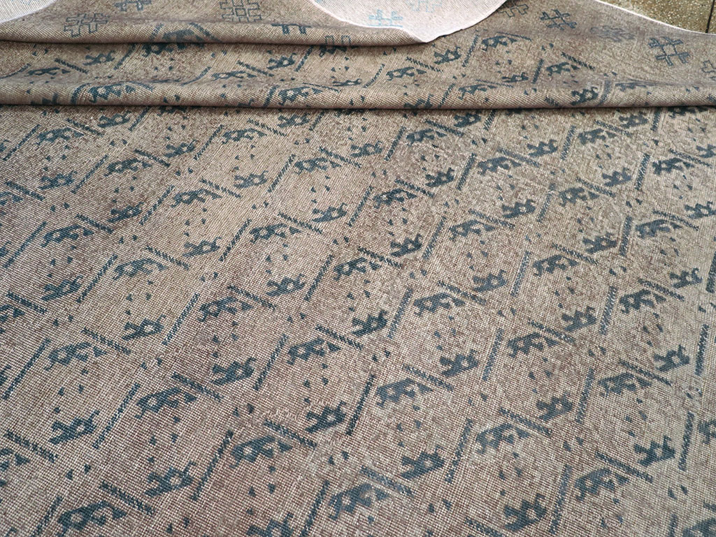 Vintage Turkish Anatolian Room Size Carpet, No.33238 - Galerie Shabab