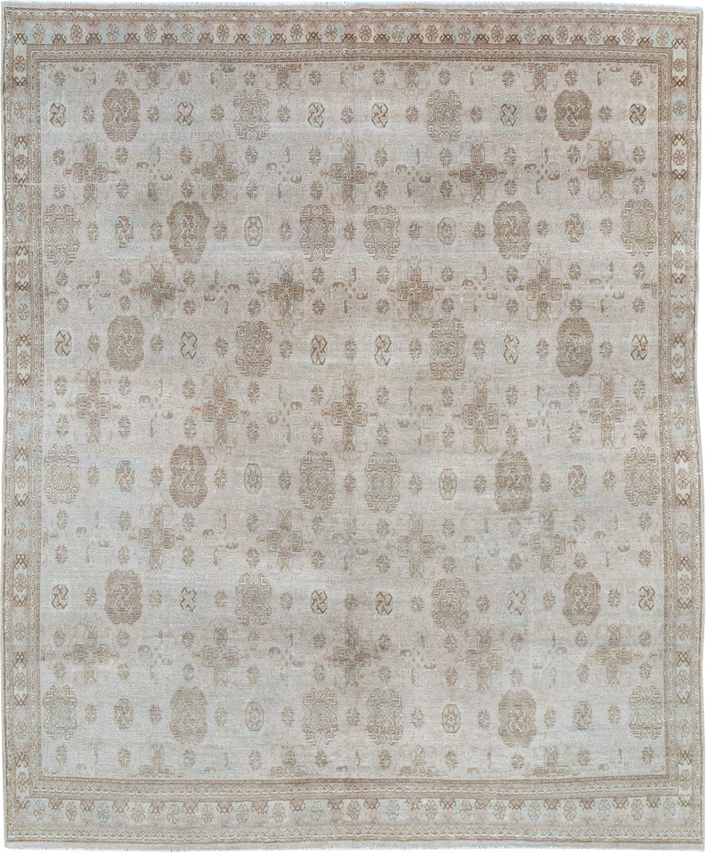 Vintage Turkish Anatolian Accent Rug, No.33246 - Galerie Shabab