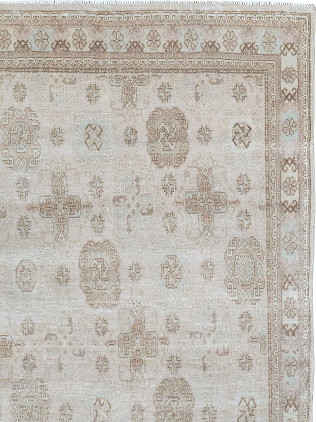 Vintage Turkish Anatolian Accent Rug, No.33246 - Galerie Shabab