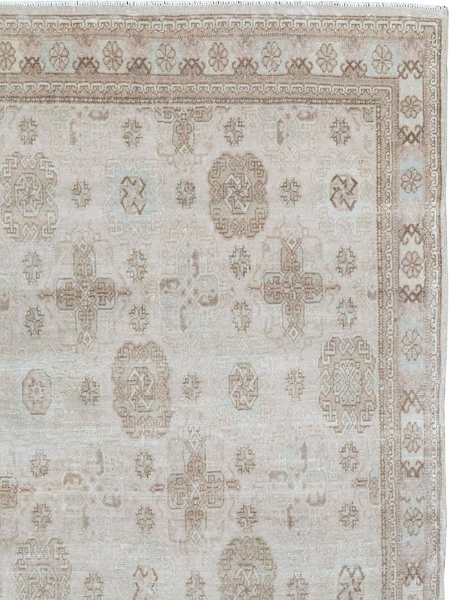 Vintage Turkish Anatolian Accent Rug, No.33246 - Galerie Shabab