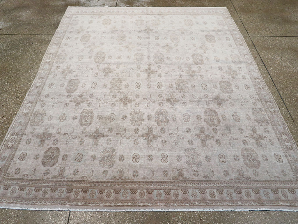 Vintage Turkish Anatolian Accent Rug, No.33246 - Galerie Shabab