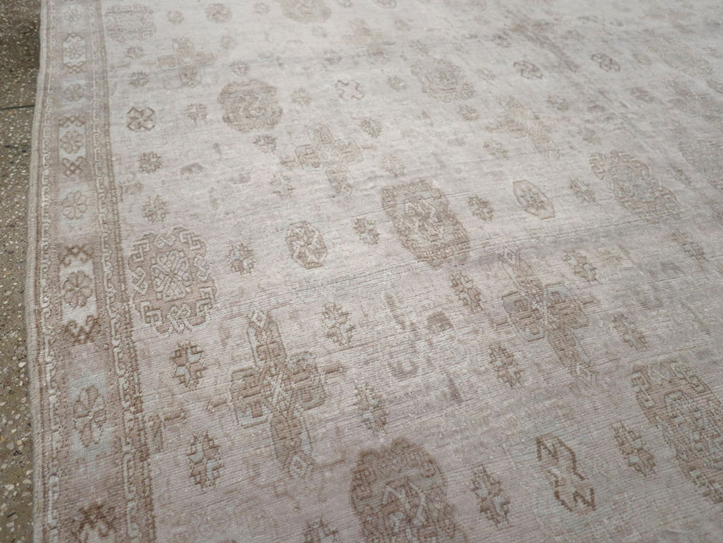 Vintage Turkish Anatolian Accent Rug, No.33246 - Galerie Shabab