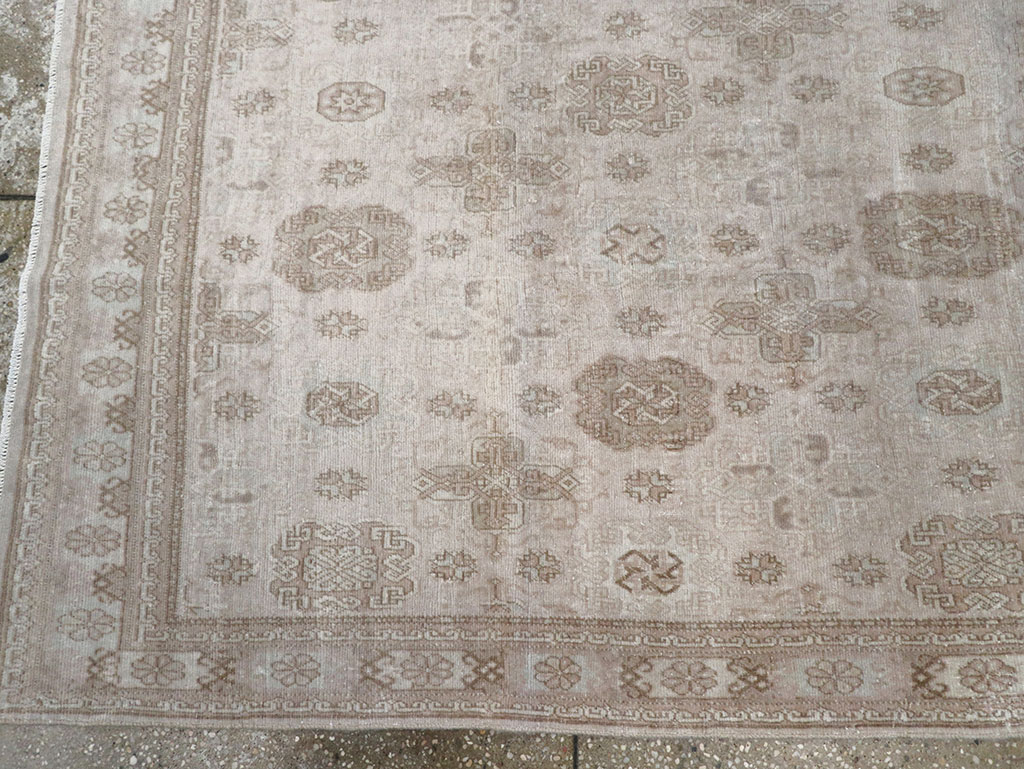 Vintage Turkish Anatolian Accent Rug, No.33246 - Galerie Shabab