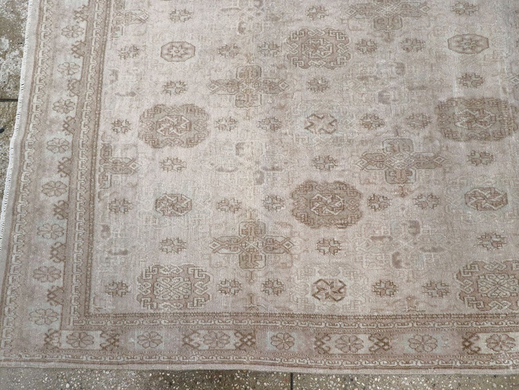 Vintage Turkish Anatolian Accent Rug, No.33246 - Galerie Shabab
