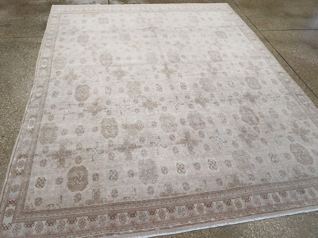 Vintage Turkish Anatolian Accent Rug, No.33246 - Galerie Shabab