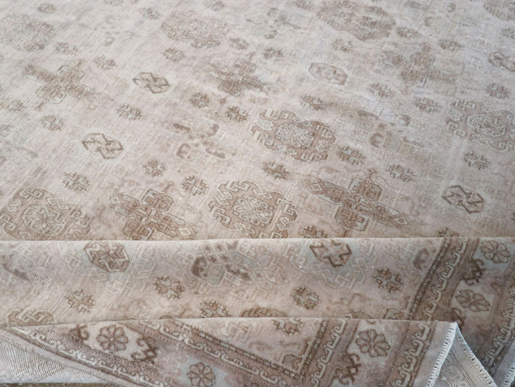 Vintage Turkish Anatolian Accent Rug, No.33246 - Galerie Shabab