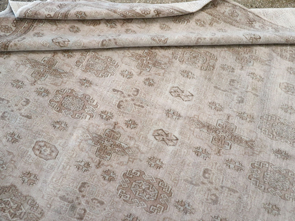 Vintage Turkish Anatolian Accent Rug, No.33246 - Galerie Shabab