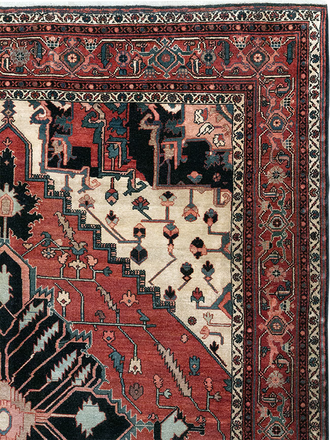 Antique Persian Serapi Accent Carpet, No.33248 - Galerie Shabab