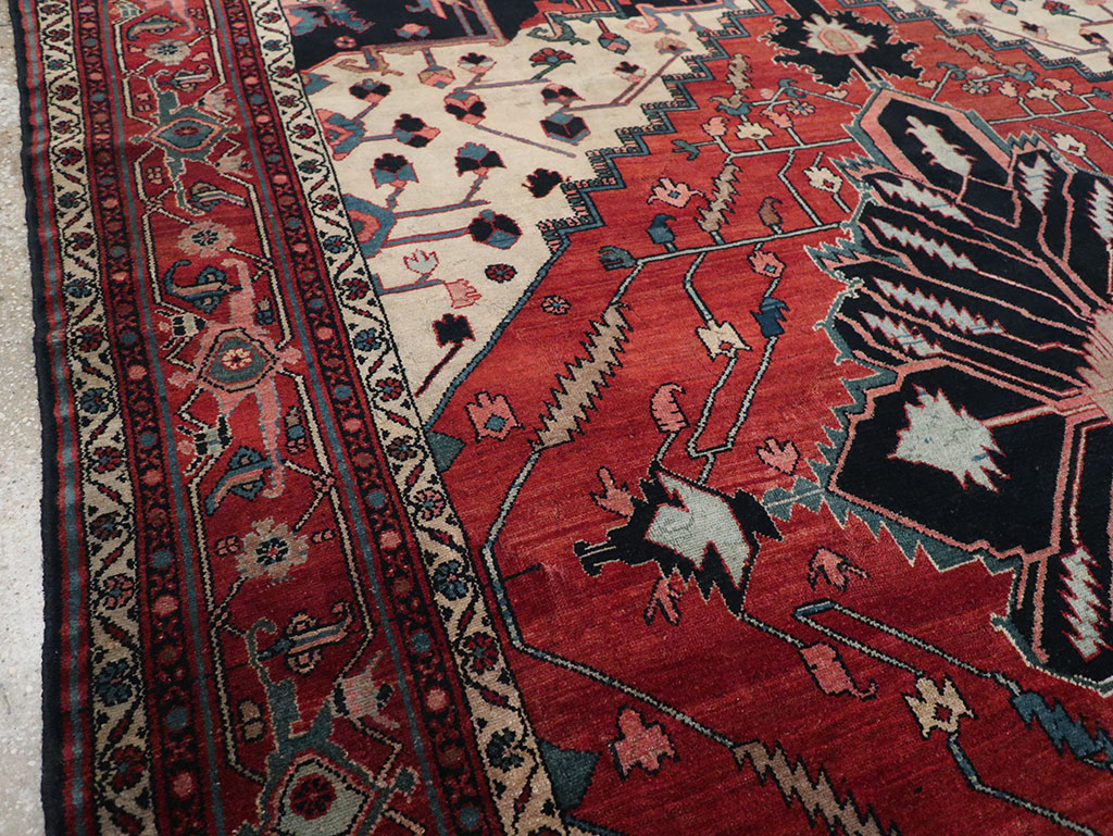 Antique Persian Serapi Accent Carpet, No.33248 - Galerie Shabab