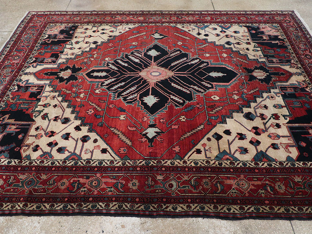 Antique Persian Serapi Accent Carpet, No.33248 - Galerie Shabab