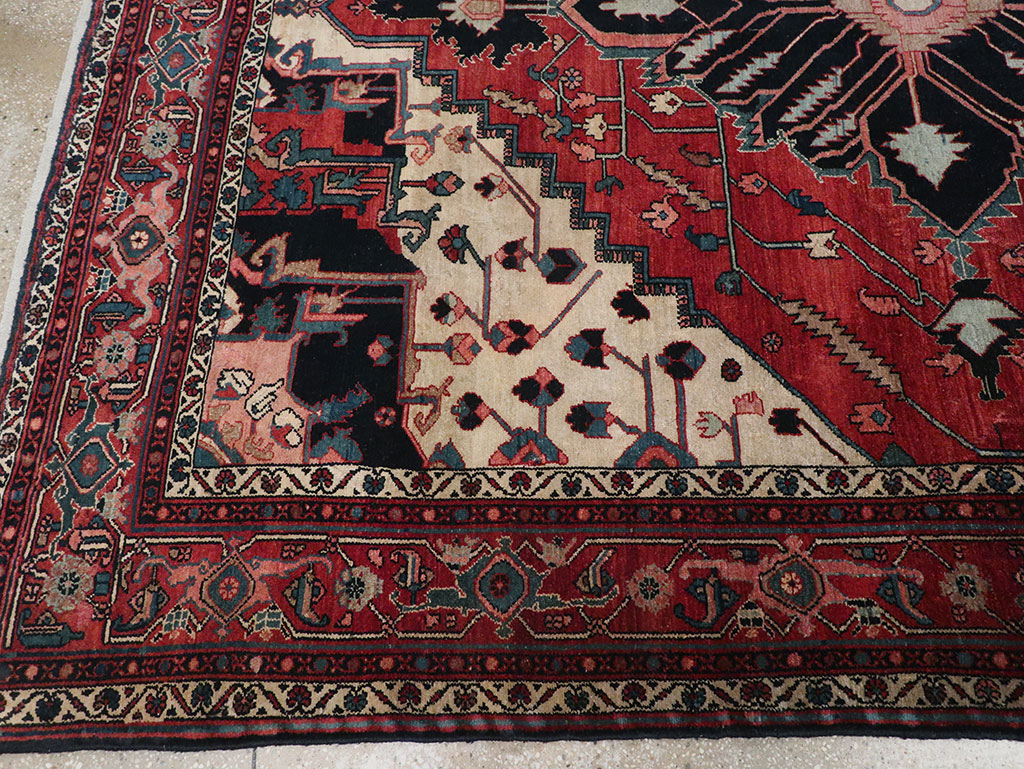 Antique Persian Serapi Accent Carpet, No.33248 - Galerie Shabab