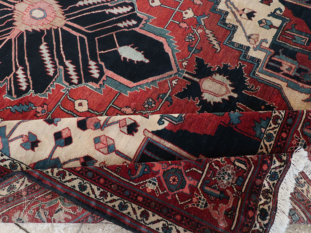 Antique Persian Serapi Accent Carpet, No.33248 - Galerie Shabab