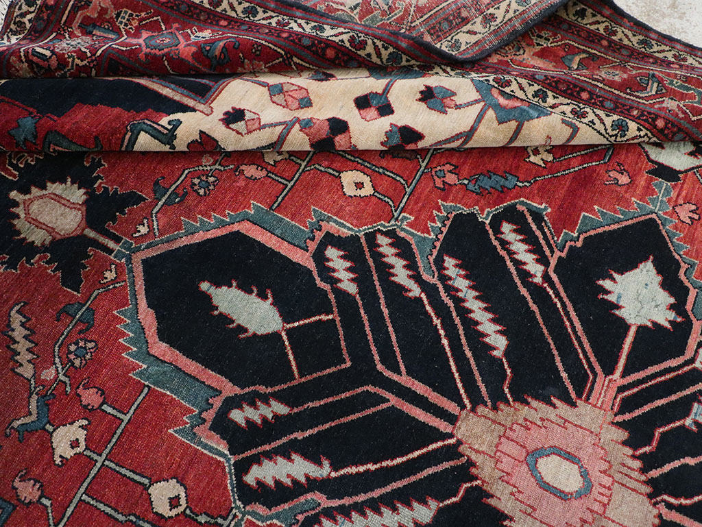 Antique Persian Serapi Accent Carpet, No.33248 - Galerie Shabab