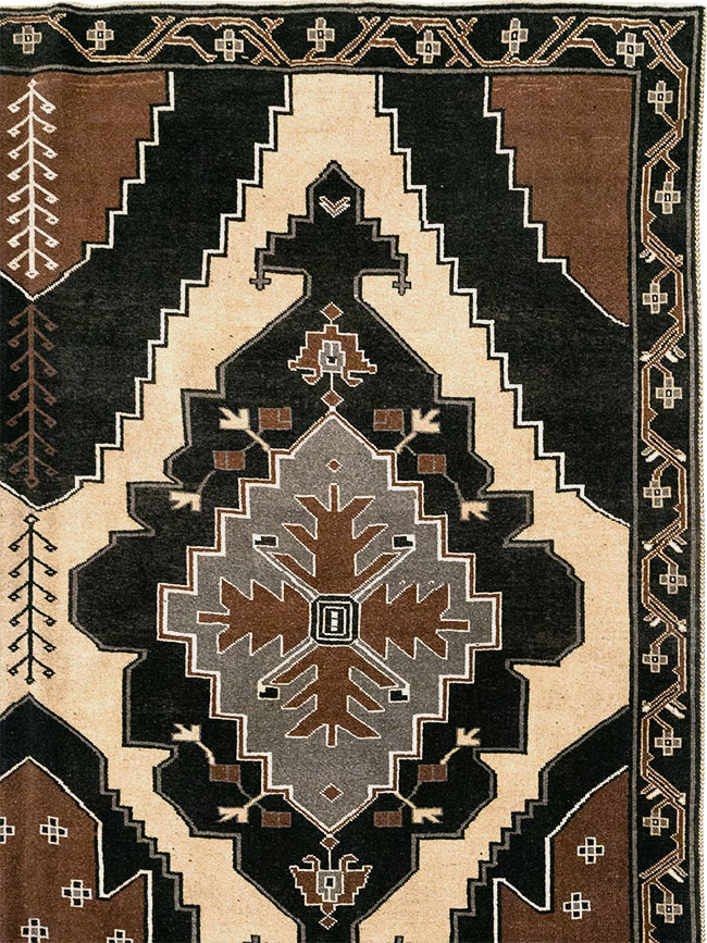 Vintage Turkish Anatolian Large Room Size Carpet, No.33255 - Galerie Shabab