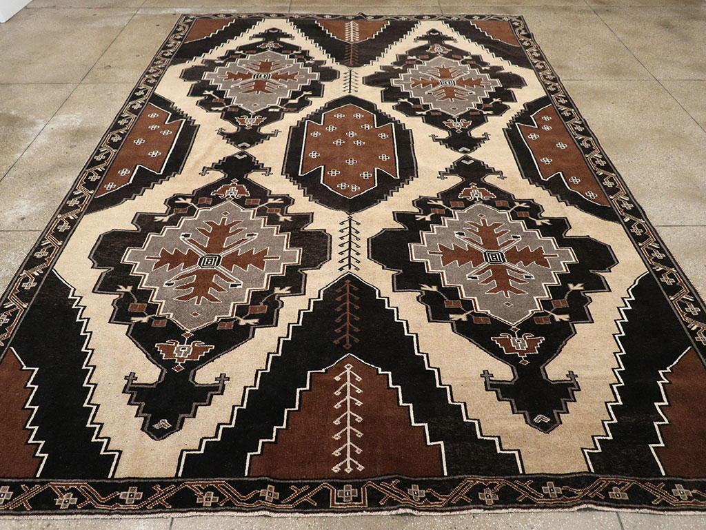 Vintage Turkish Anatolian Large Room Size Carpet, No.33255 - Galerie Shabab
