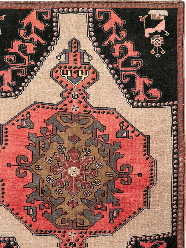 Vintage Turkish Anatolian Room Size Carpet, No.33256 - Galerie Shabab