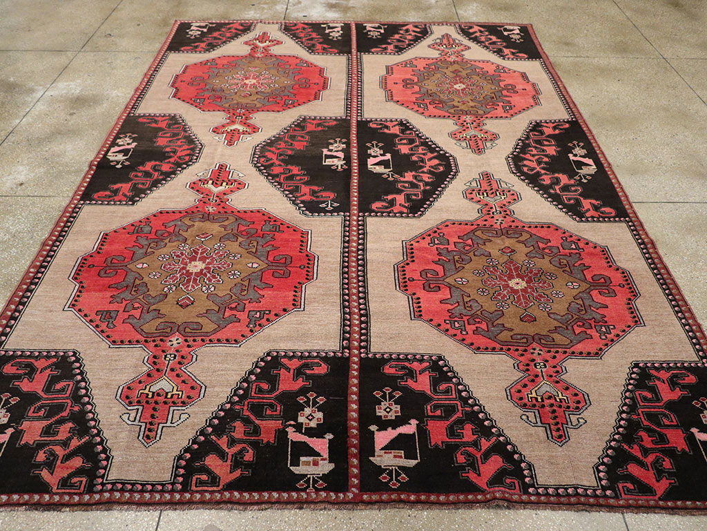 Vintage Turkish Anatolian Room Size Carpet, No.33256 - Galerie Shabab