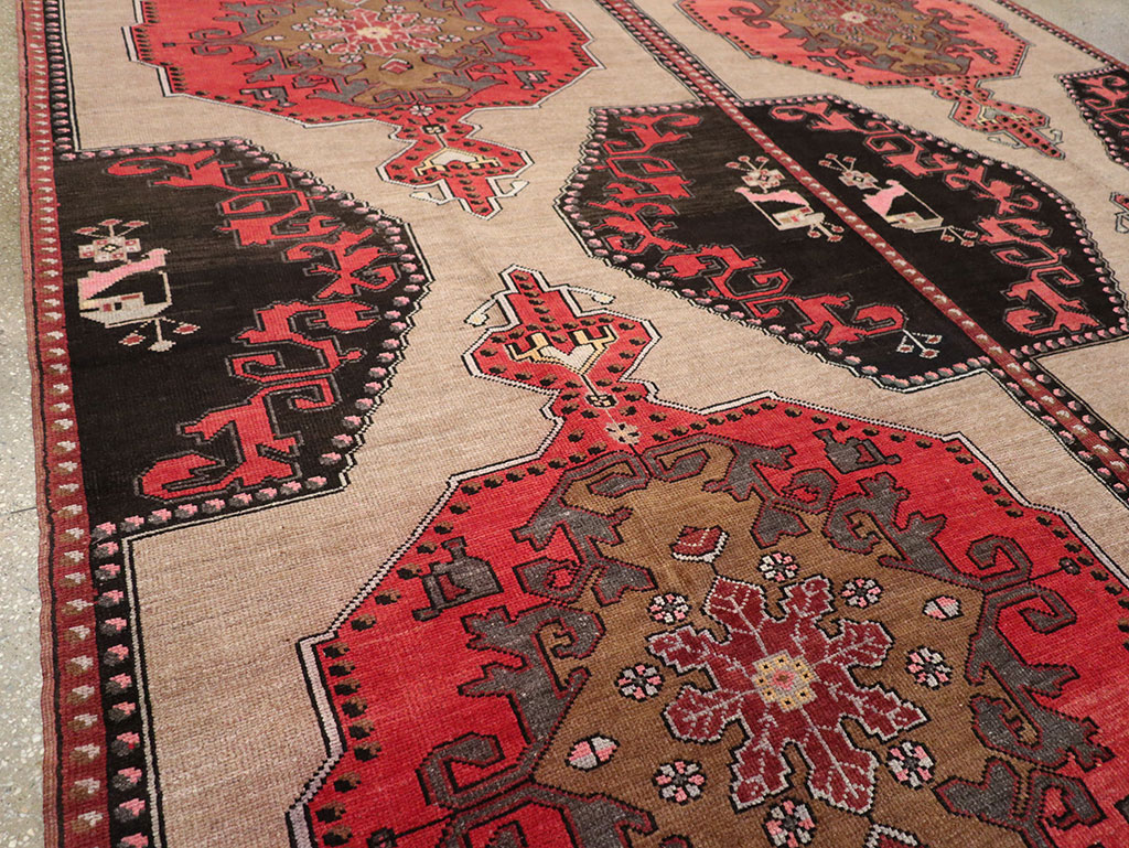Vintage Turkish Anatolian Room Size Carpet, No.33256 - Galerie Shabab