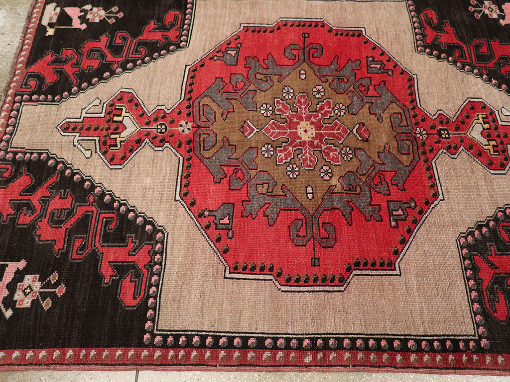 Vintage Turkish Anatolian Room Size Carpet, No.33256 - Galerie Shabab