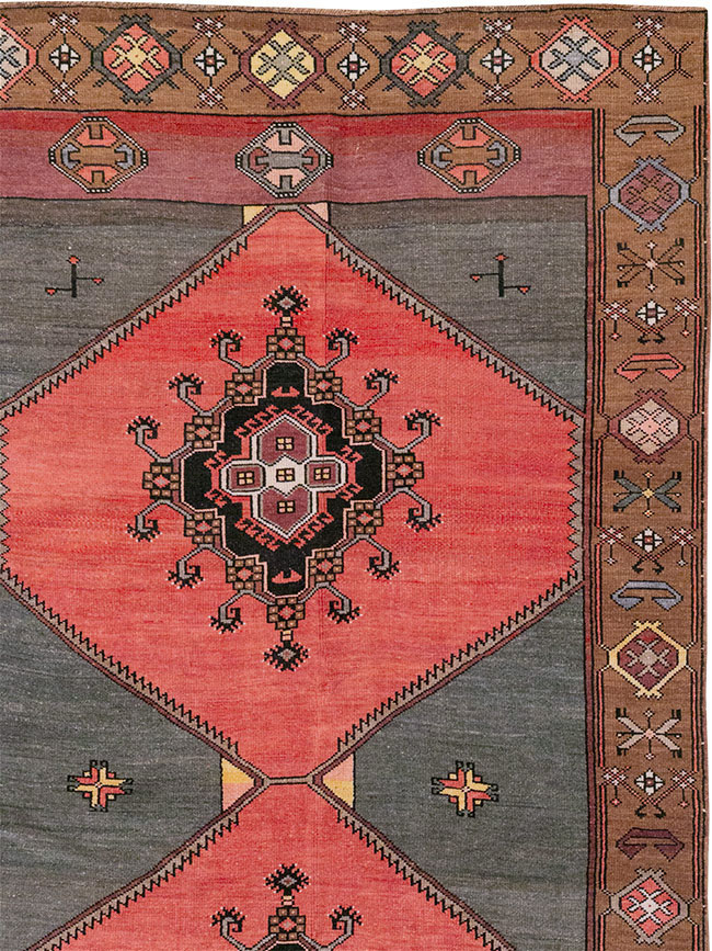 Vintage Turkish Anatolian Room Size Carpet, No.33257 - Galerie Shabab