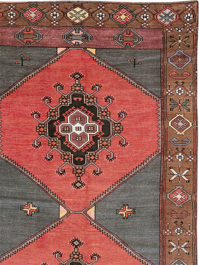 Vintage Turkish Anatolian Room Size Carpet, No.33257 - Galerie Shabab