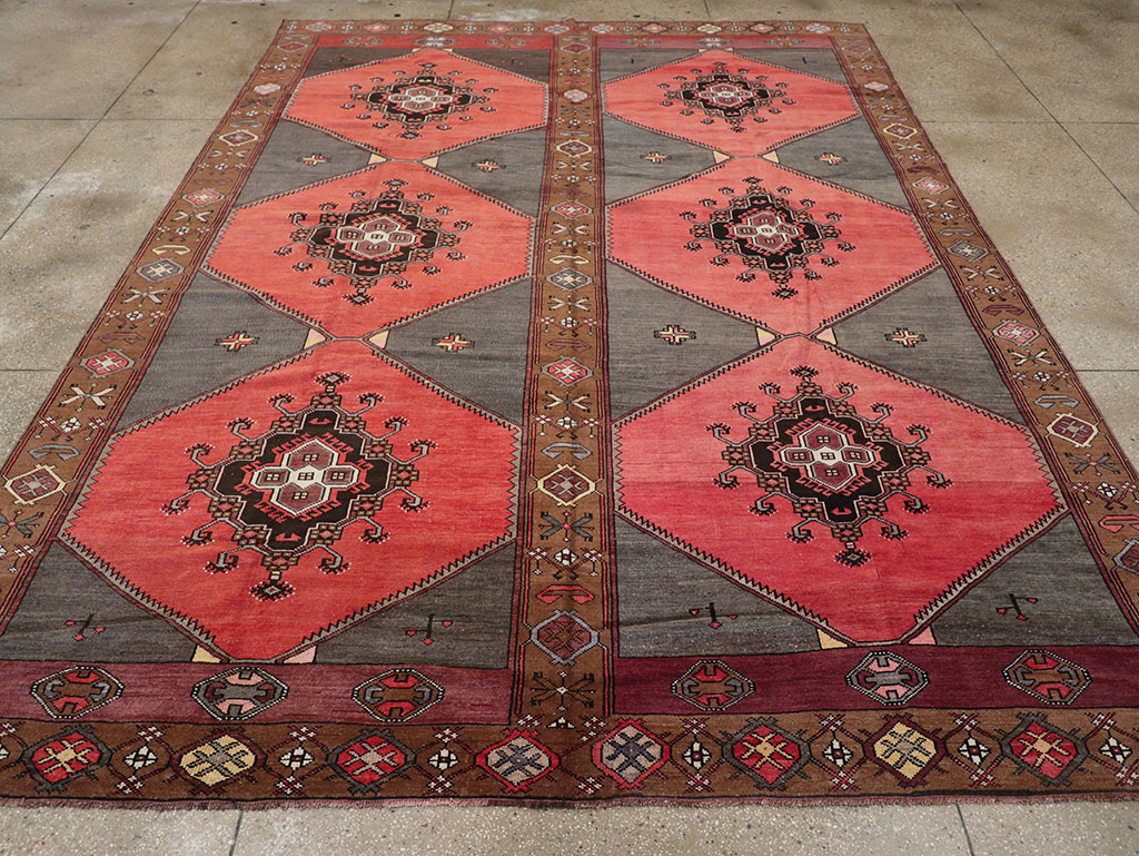 Vintage Turkish Anatolian Room Size Carpet, No.33257 - Galerie Shabab