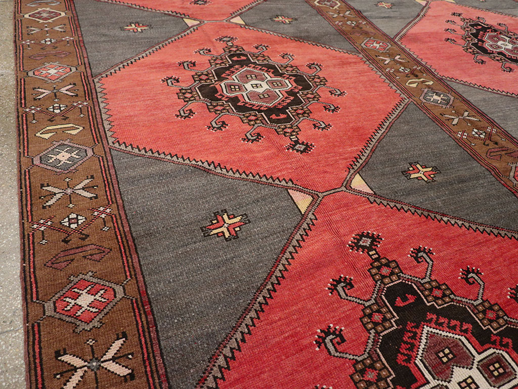 Vintage Turkish Anatolian Room Size Carpet, No.33257 - Galerie Shabab