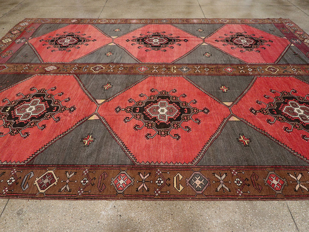 Vintage Turkish Anatolian Room Size Carpet, No.33257 - Galerie Shabab