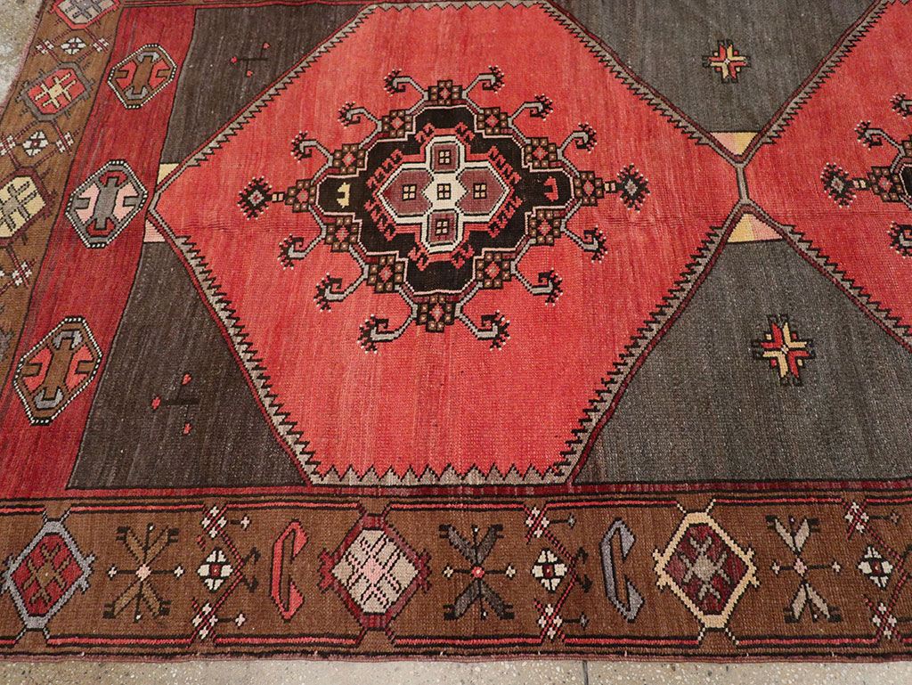 Vintage Turkish Anatolian Room Size Carpet, No.33257 - Galerie Shabab