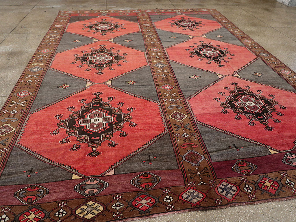 Vintage Turkish Anatolian Room Size Carpet, No.33257 - Galerie Shabab