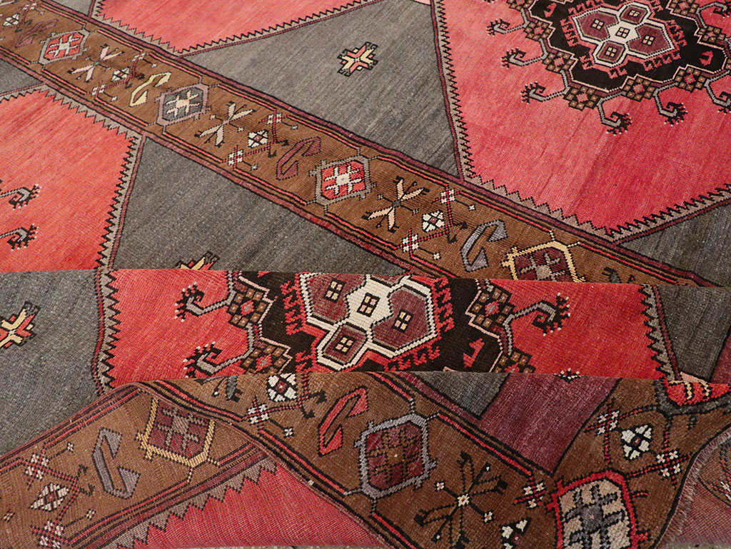 Vintage Turkish Anatolian Room Size Carpet, No.33257 - Galerie Shabab