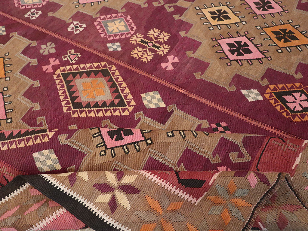 Vintage Turkish Flatweave Kilim Room Size Carpet, No.33258 - Galerie Shabab