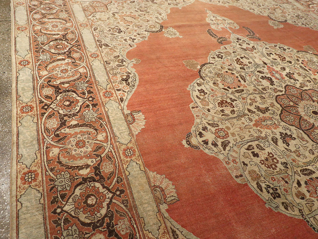 Antique Persian Tabriz Room Size Carpet, No.33263 - Galerie Shabab
