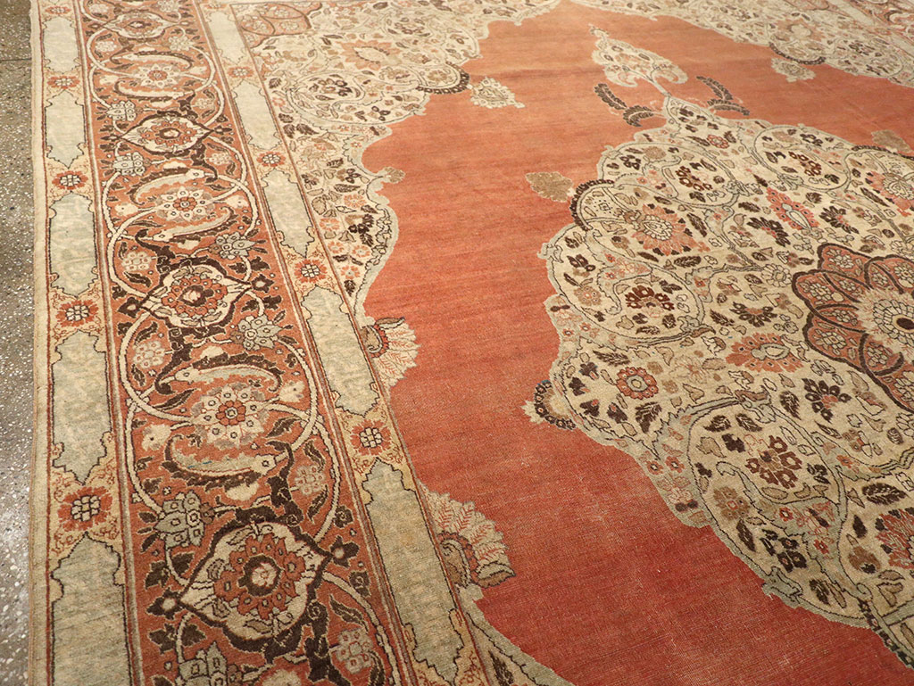 Antique Persian Tabriz Room Size Carpet, No.33263 - Galerie Shabab