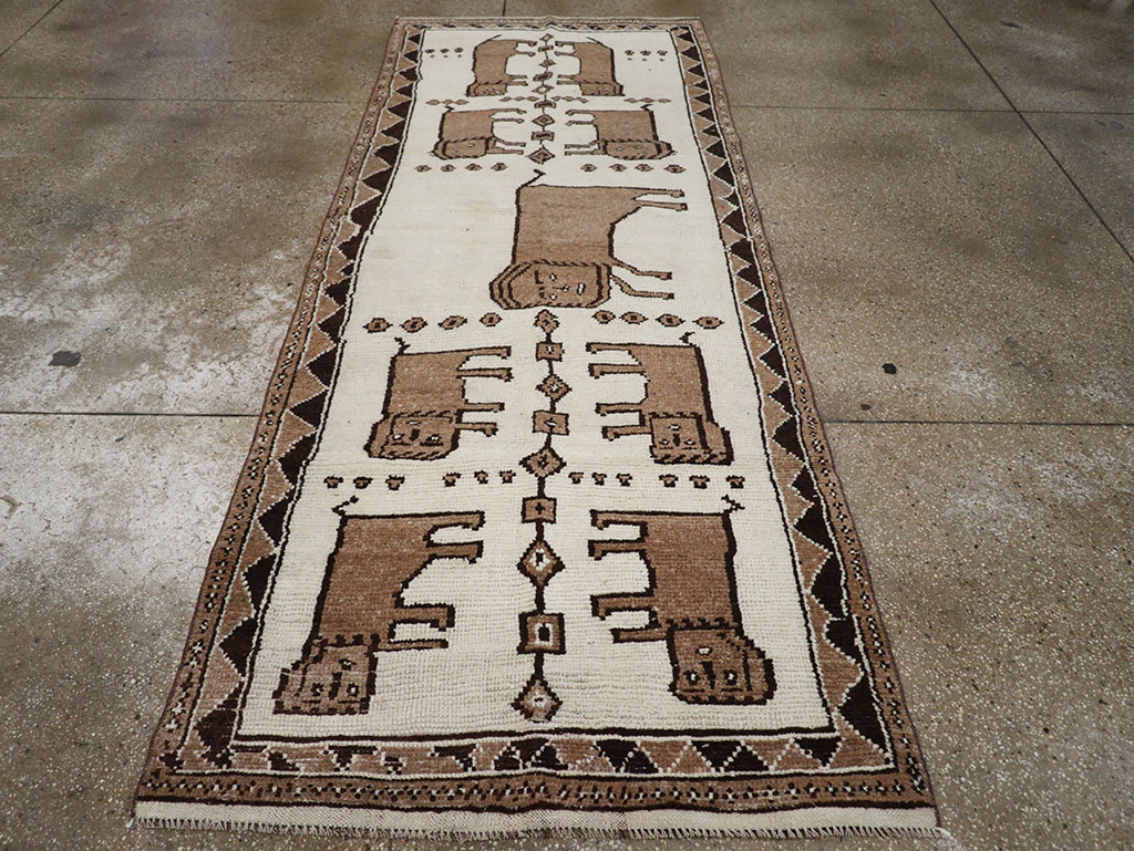 Vintage Turkish Anatolian Pictorial Runner, No.33265 - Galerie Shabab