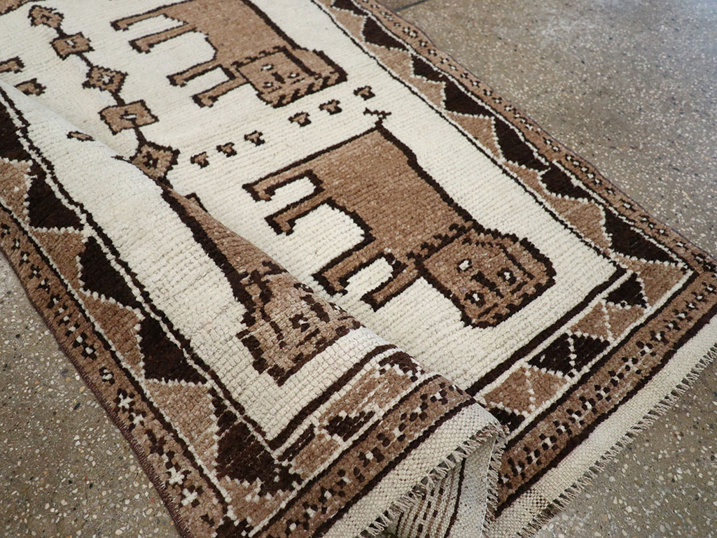 Vintage Turkish Anatolian Pictorial Runner, No.33265 - Galerie Shabab