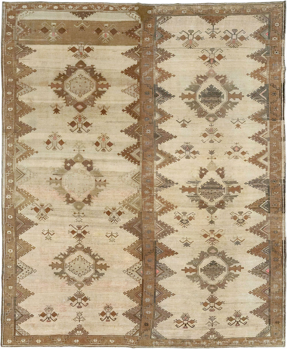 Vintage Turkish Anatolian Room Size Carpet, No.33273 - Galerie Shabab