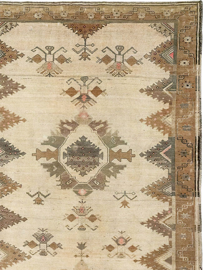 Vintage Turkish Anatolian Room Size Carpet, No.33273 - Galerie Shabab