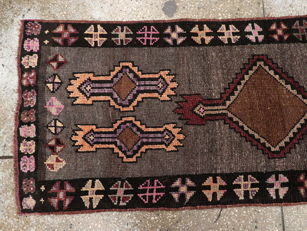 Vintage Turkish Anatolian Runner, No.33274 - Galerie Shabab